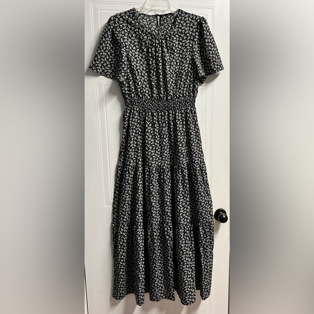 NWOT. Elegant Black Floral Maxi Dress - Picture 2 of 6